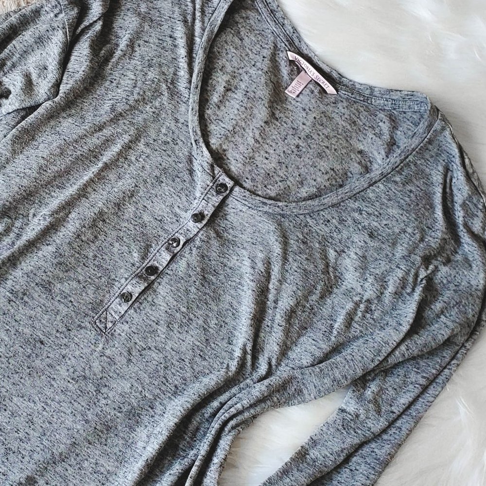 VS MARBLED GREY BUTTONED LONG SLEEVE HENLEY TEE